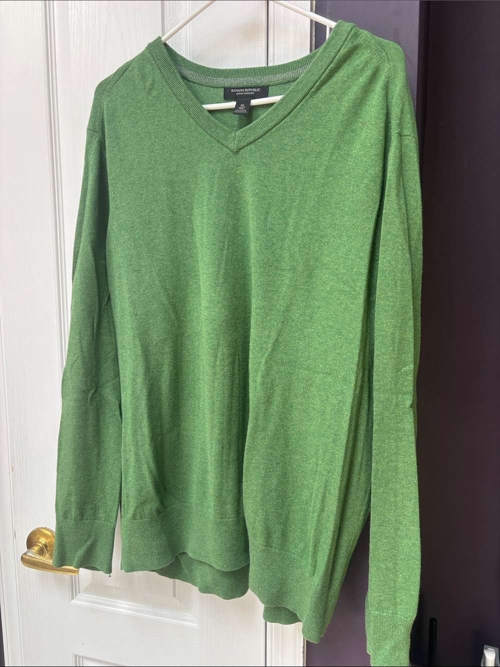 Banana Republic Men’s V-Neck Sweater in Bright Green - Picture 1 of 5